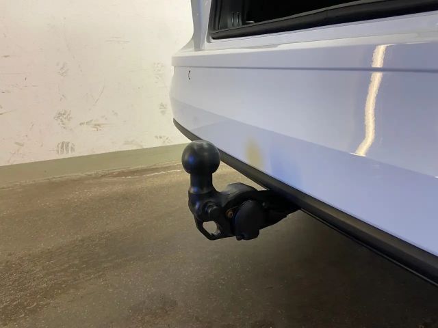 Volkswagen Golf Life Variant