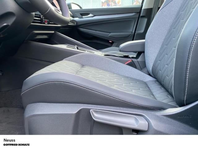 Volkswagen Golf 1.5 eTSI DSG