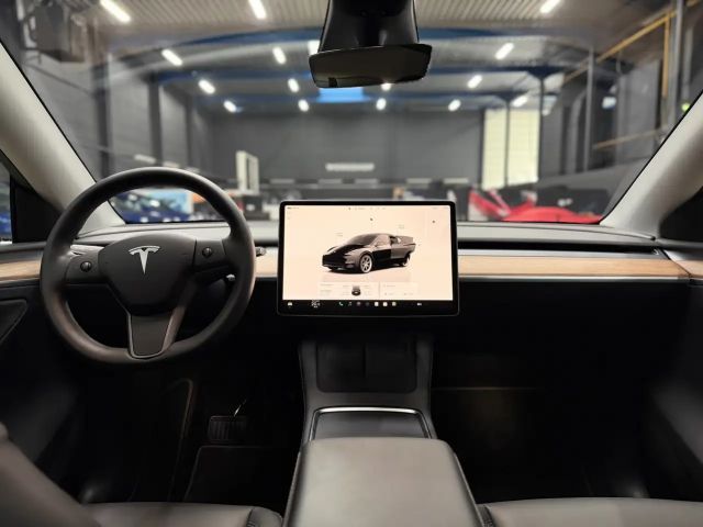 Tesla Model Y AWD Long Range