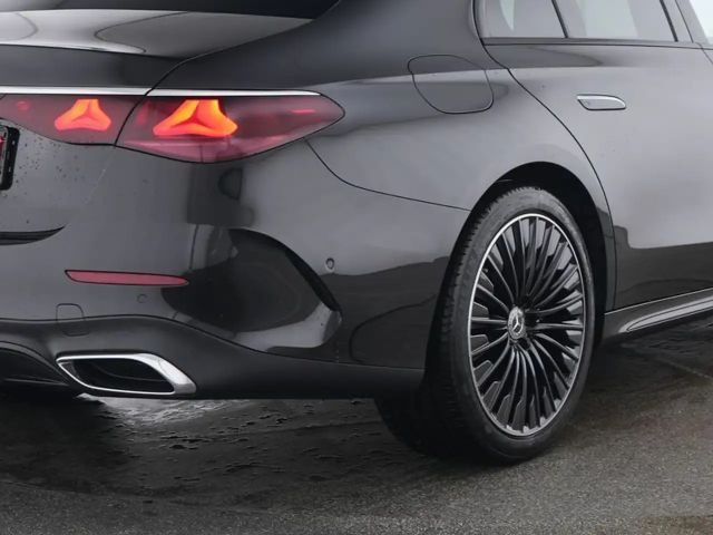 Mercedes-Benz E 200 AMG Line Sedan