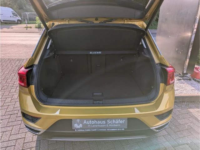 Volkswagen T-Roc Active Navi LED ACC SHZ Temp El. Heckklappe Apple