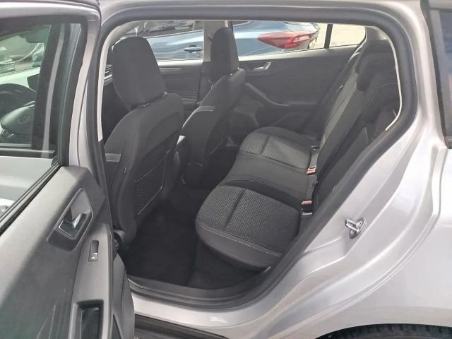 Ford Focus Cool & Connect Wagon