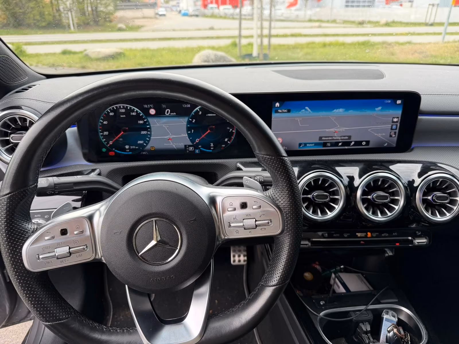 Mercedes-Benz CLA 200 AMG Line Sedan