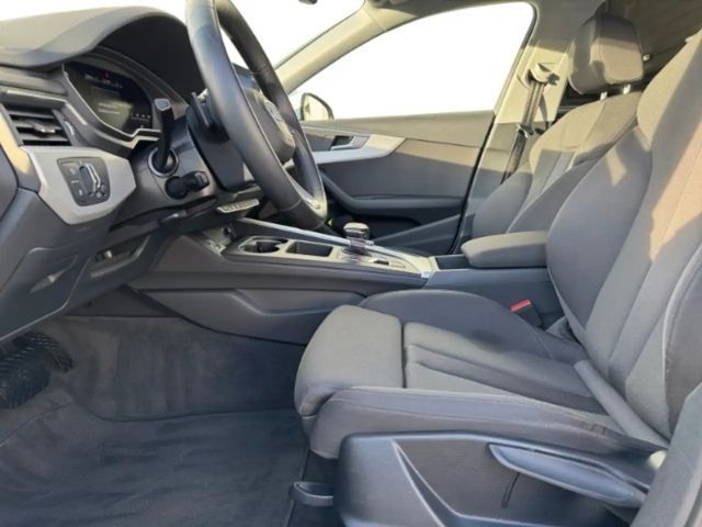 Audi A4 35 TDI Avant S-Line