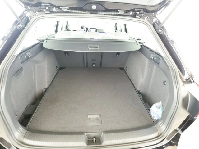 Volkswagen Golf 1.5 eTSI Golf VIII Life Variant