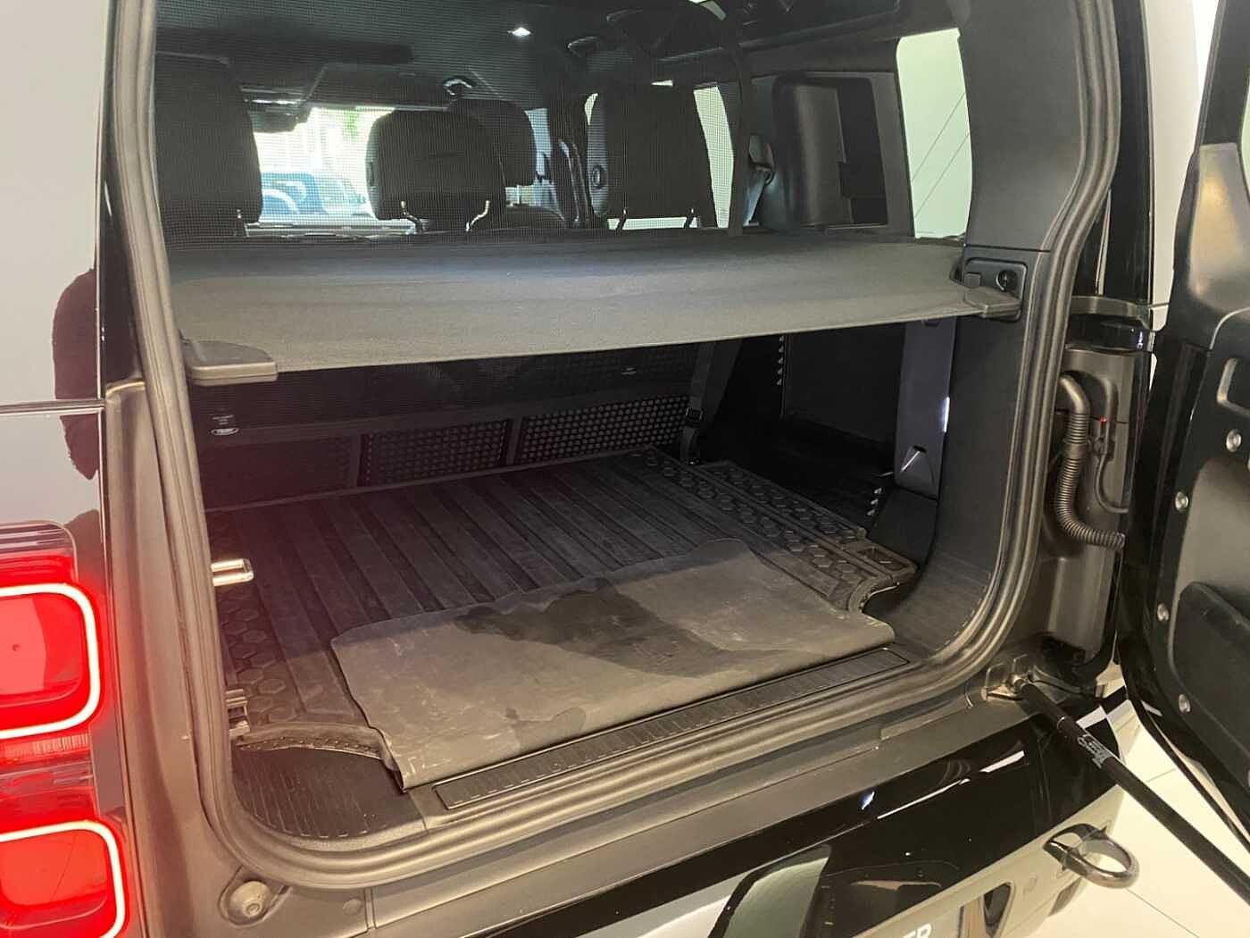 Land Rover Defender 110 Dynamic SE