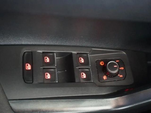 Volkswagen Polo POLO 1,0 TSI 110 PS UNITED NAVI KAMERA SHZ PDC APP