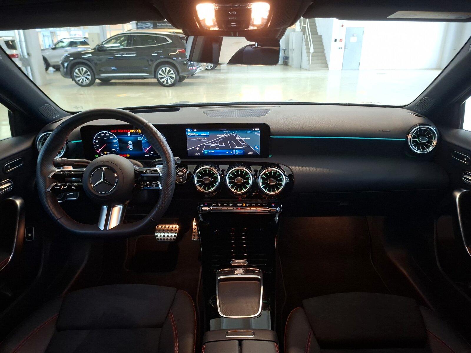 Mercedes-Benz A 250 4MATIC AMG Line