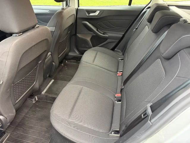 Ford Focus Cool & Connect Wagon