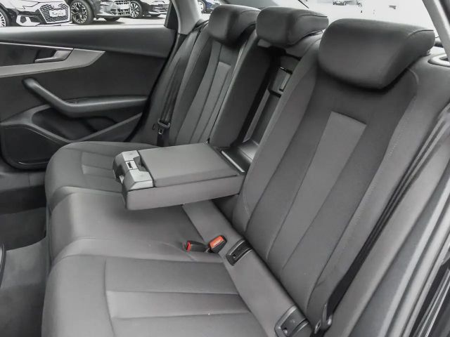 Audi A4 40 TFSI Quattro Sedan