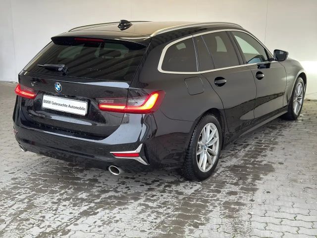 BMW 320 320d Luxury Line Touring xDrive