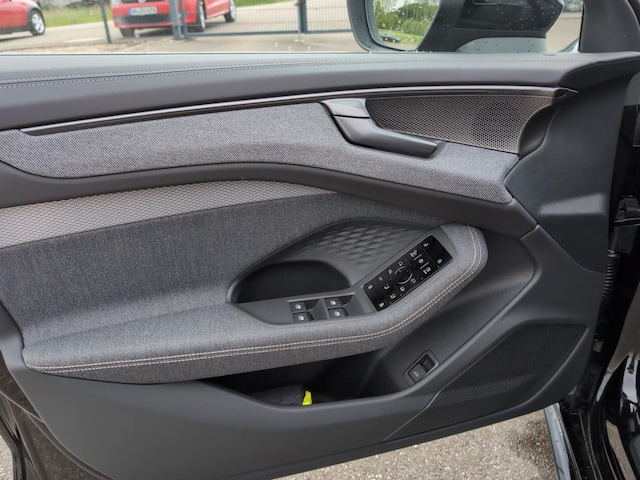 Audi A6 Avant Quattro S-Tronic