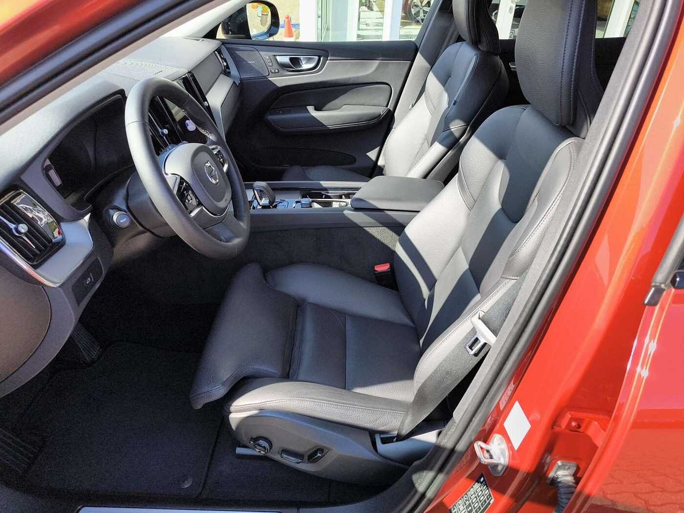 Volvo XC60 AWD Dark Plus