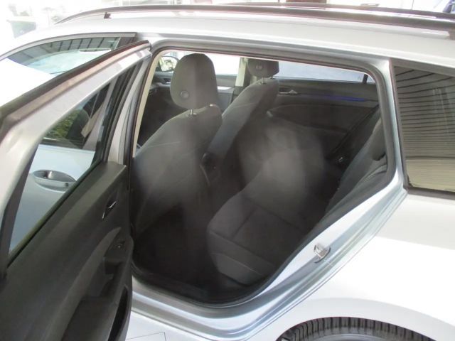 Volkswagen Golf Life Variant