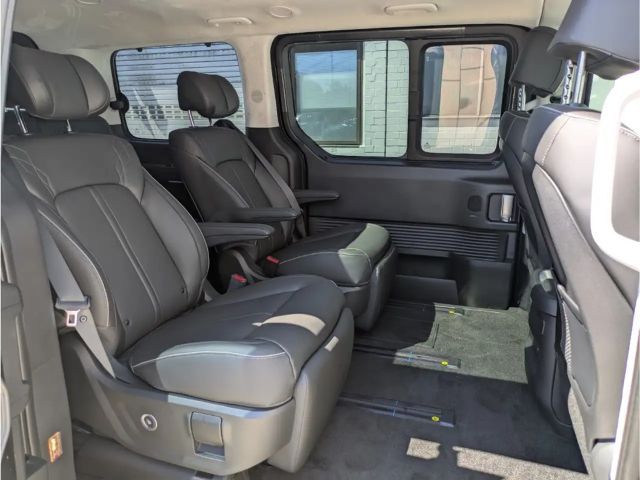 Hyundai Staria Signature
