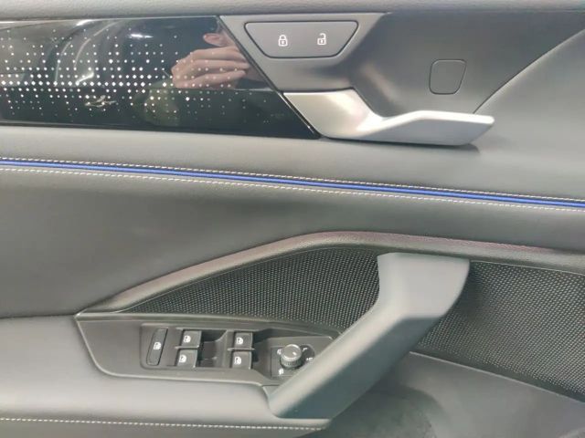 Volkswagen Tiguan 2.0 TSI R-Line Style