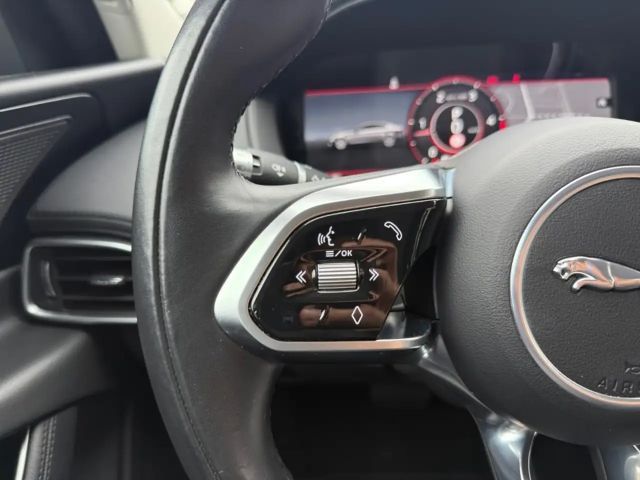 Jaguar XE AWD D200 SE