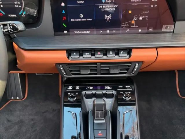 Porsche 911 4 Cabrio GTS Targa