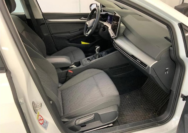 Volkswagen Golf Life Variant