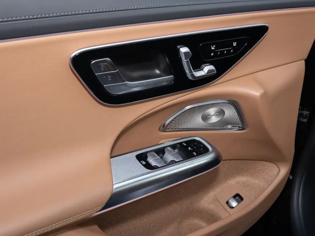 Mercedes-Benz E 200 4MATIC Sedan