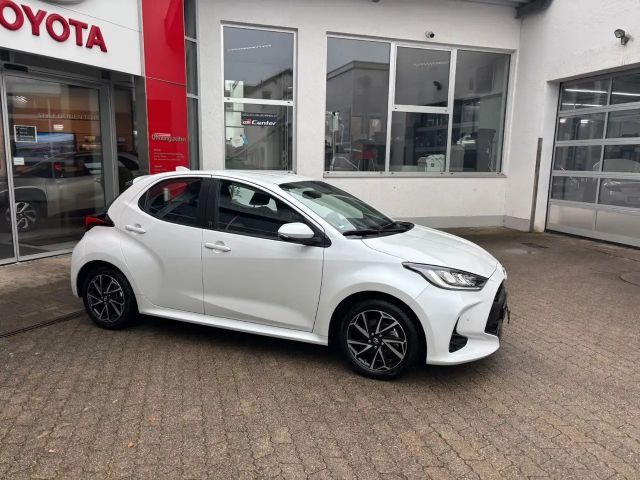 Toyota Yaris Hatchback Hybride Team D