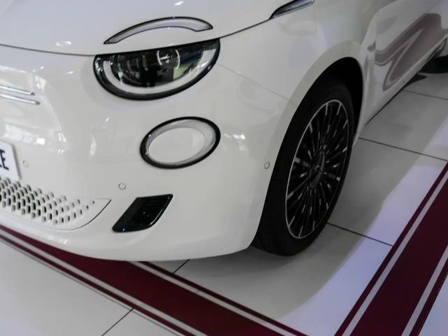 Fiat 500e La Prima