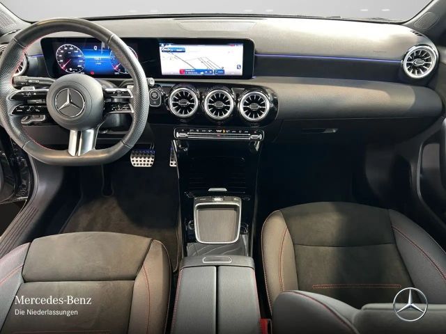 Mercedes-Benz A 220 A 220 d AMG Line