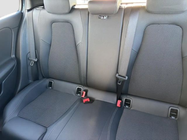 Mercedes-Benz A 180 **Multibeam*360°Kamera*Panorama*Navi*PTS**