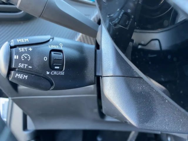 Peugeot E-2008 Allure Pack