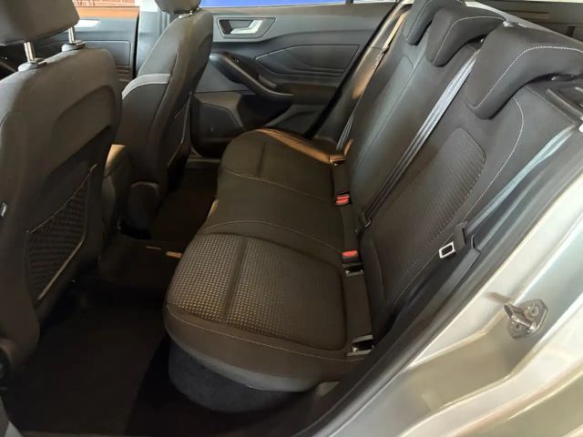 Ford Focus Cool & Connect