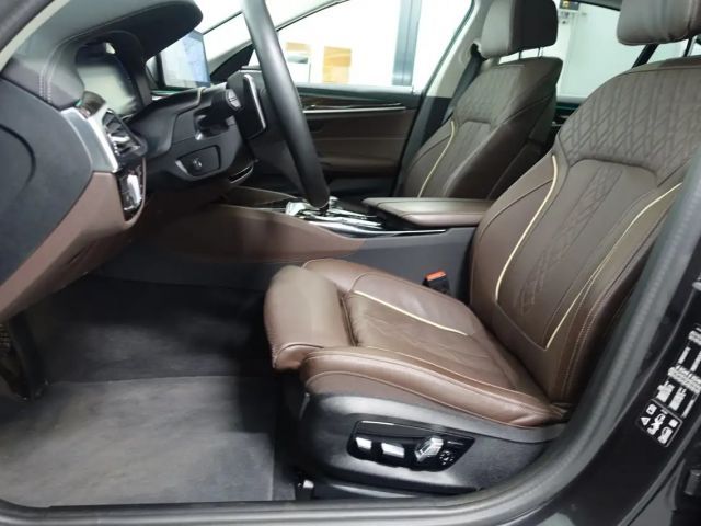 BMW 520 520d Luxury Line Sedan xDrive