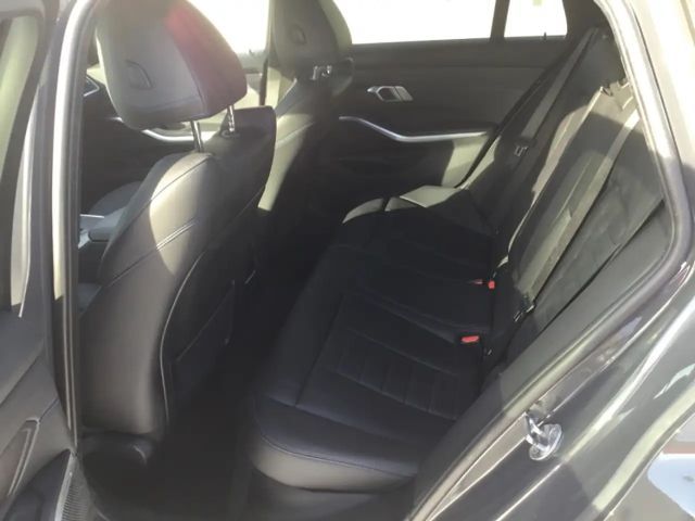 BMW 330 330e M-Sport xDrive