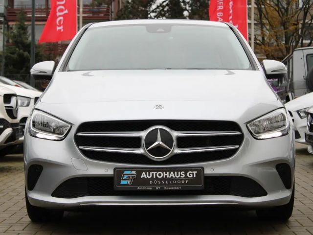 Mercedes-Benz B 180 Sedan