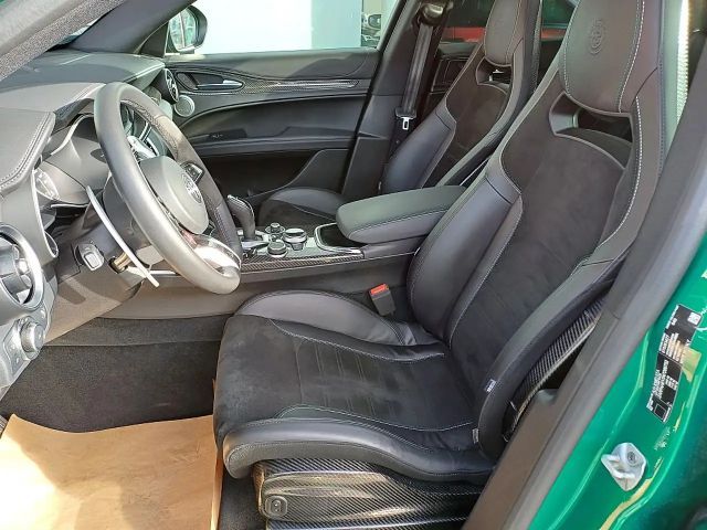 Alfa Romeo Stelvio AT8 Q4 Quadrifoglio Turbo