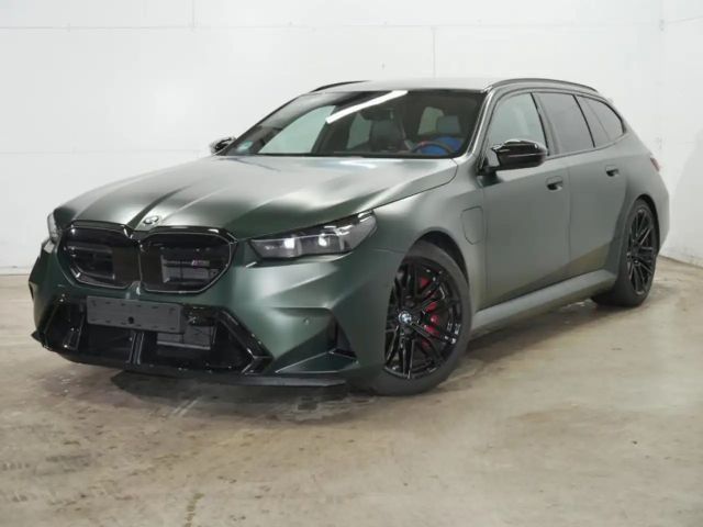 BMW M5 FROZEN DEEP GREEN - UNIEK - 40 GRAM CO2