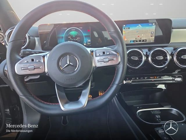 Mercedes-Benz A 250 A 250 e AMG Line