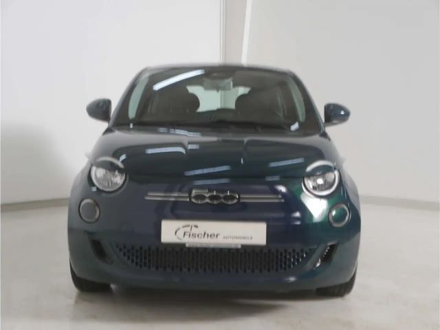 Fiat 500e Action