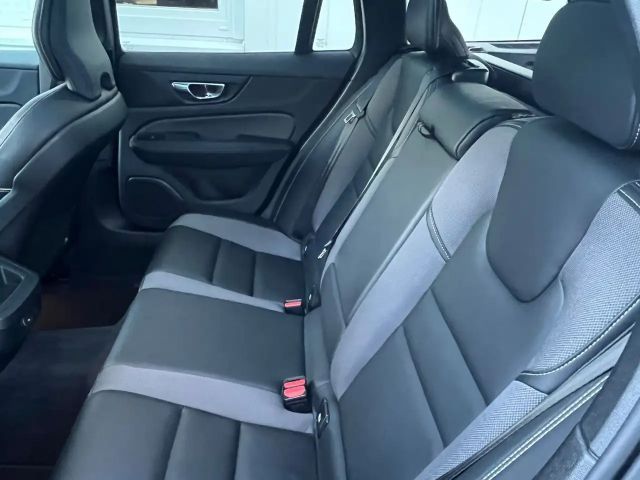 Volvo V60 Cross Country AWD Plus