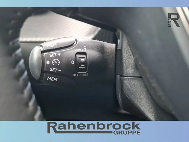 Peugeot E-208 Hybrid Style