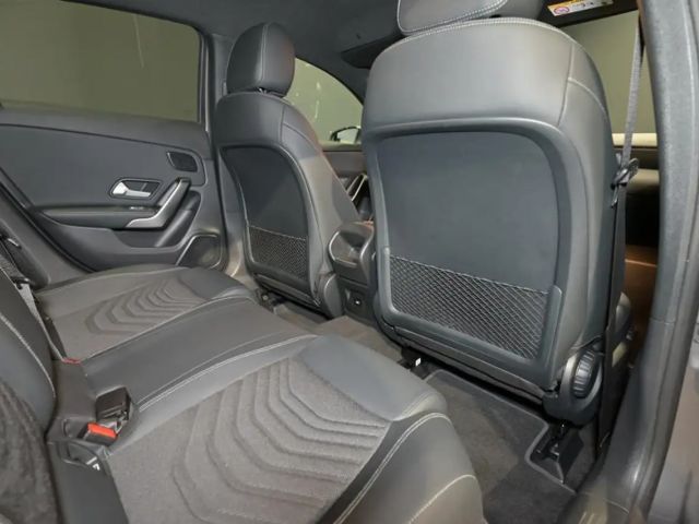 Mercedes-Benz A 200 A 200 d