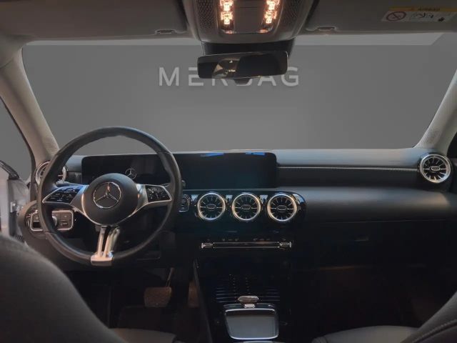 Mercedes-Benz A 180 A 180 d Progressive