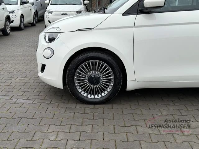 Fiat 500e +Keyless+Klimaaut.+Tempomat+Schildererkennung