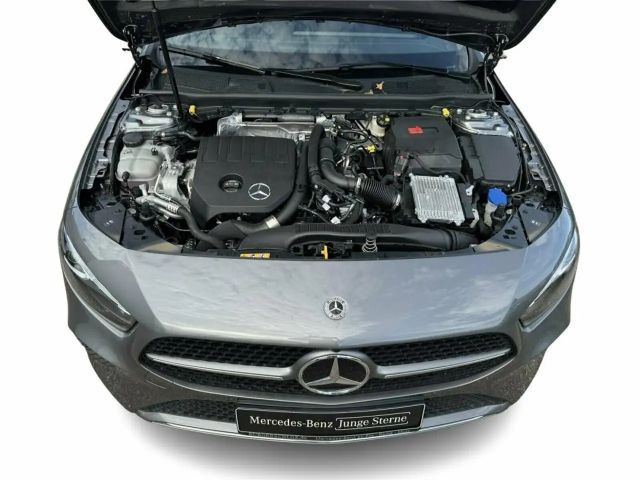 Mercedes-Benz A 180 W-Paket PDC SHZ SpurH LED LM AUT AHK KAM