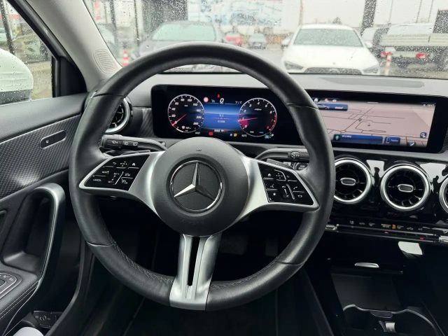 Mercedes-Benz A 180 A180 PROGRES+MBUX+LED+KAMERA+ASSIST+CARPLAY+SHZ+