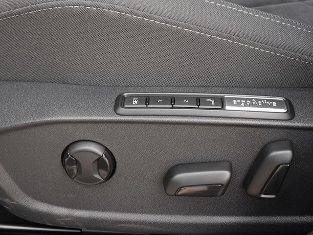 Volkswagen Golf 2.0 TDI DSG Style Variant