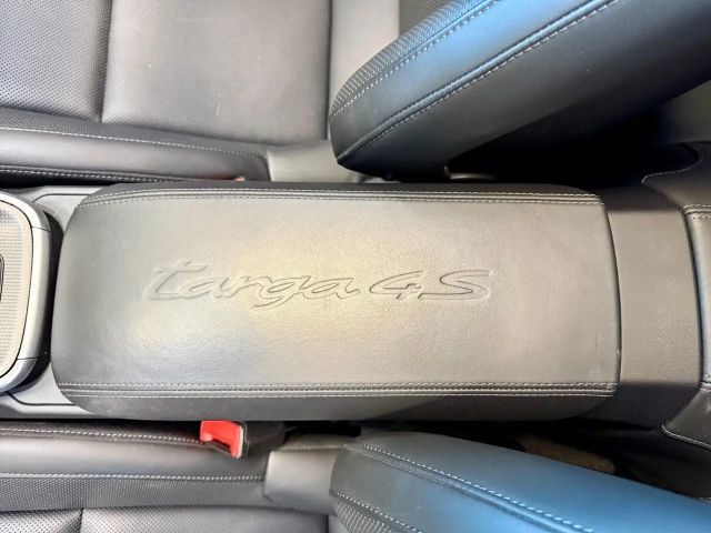 Porsche 992 4S Cabrio Targa