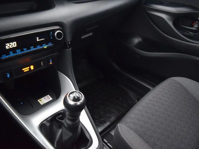 Toyota Yaris Club Hatchback