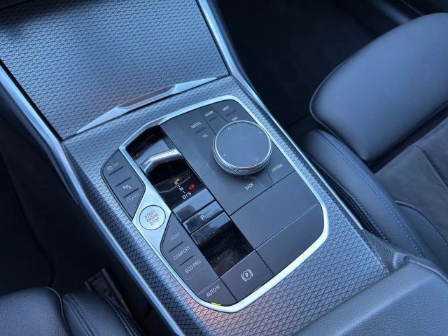 BMW 320 320i M-Sport Sedan