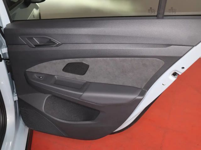 Volkswagen Golf 1.5 eTSI R-Line Style Variant