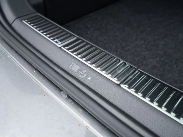 Skoda Superb 2.0 TDI Combi Style Style